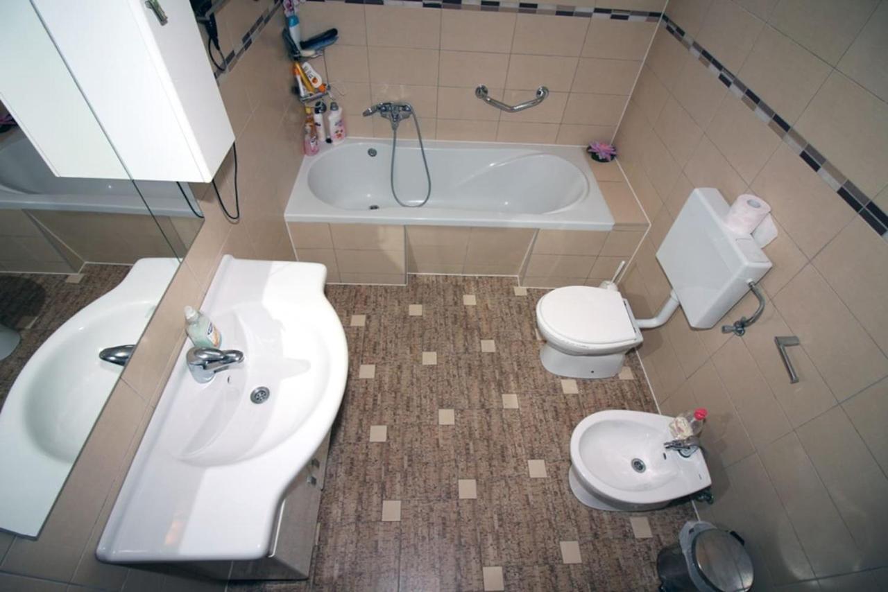 4 Bedroom Apartment In Тисно Экстерьер фото