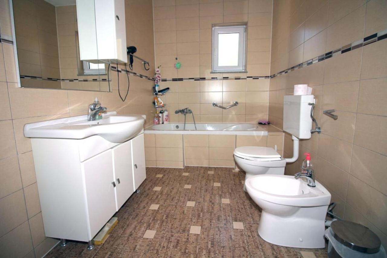 4 Bedroom Apartment In Тисно Экстерьер фото
