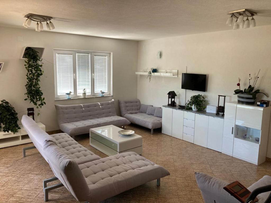 4 Bedroom Apartment In Тисно Экстерьер фото