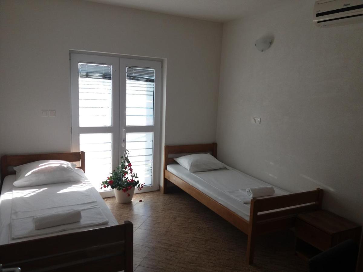 4 Bedroom Apartment In Тисно Экстерьер фото